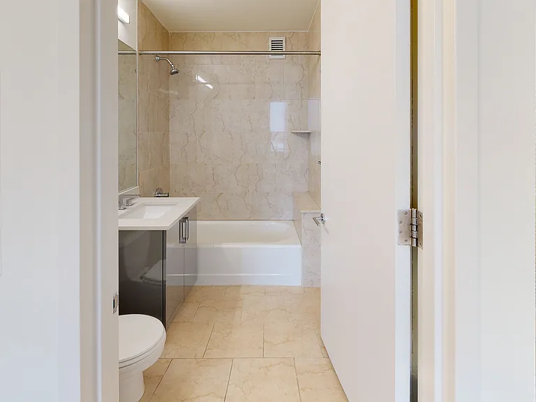 10 Hanover Square — Photo 148