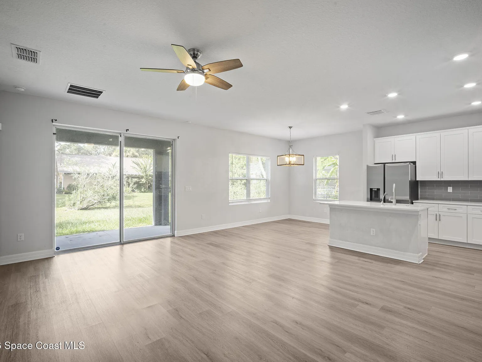 3 bed, 2.0 bath, 1594 sqft, $2,000 — Photo 4