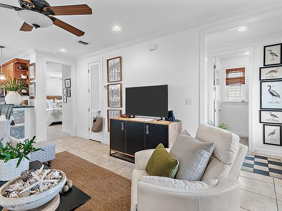 4th image of 161 S Zander Way