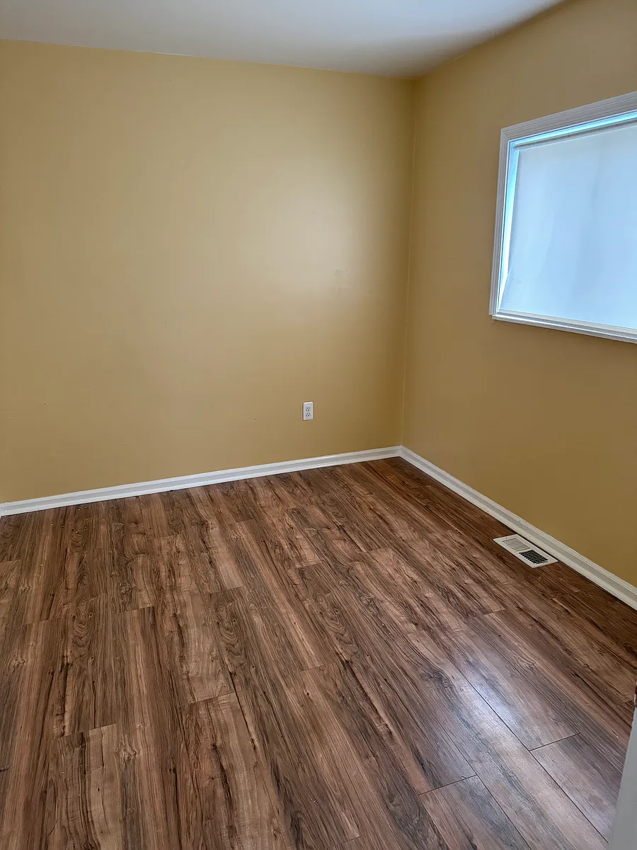 Building Photo - 11603 Mitchell St #1F