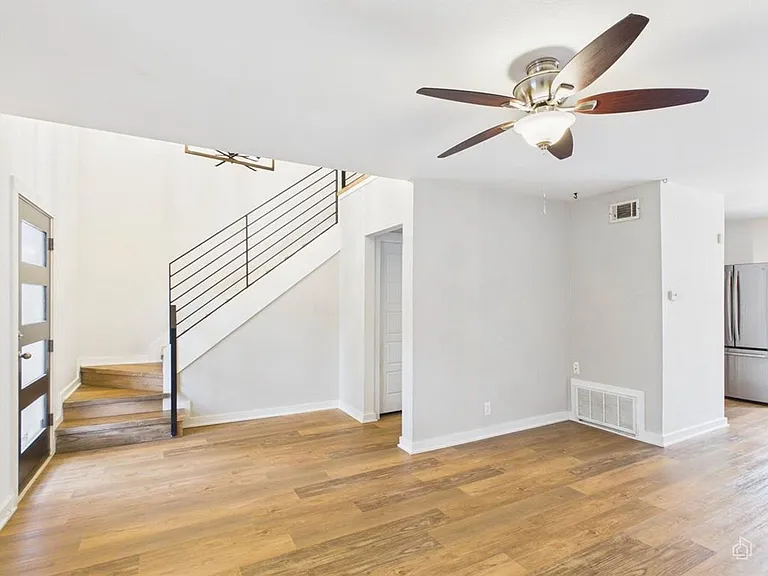 6211 Manor Rd #107 — Photo 28