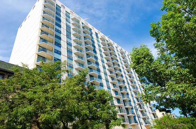 1st image of 1250 N La Salle Dr APT 1005