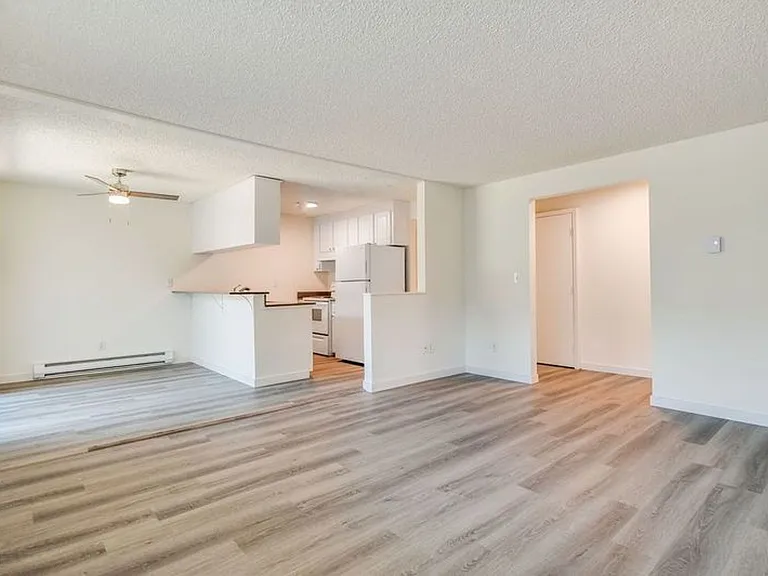 Riverside Village - 2 bedroom units - Auburn - RENOVATED — Photo 8