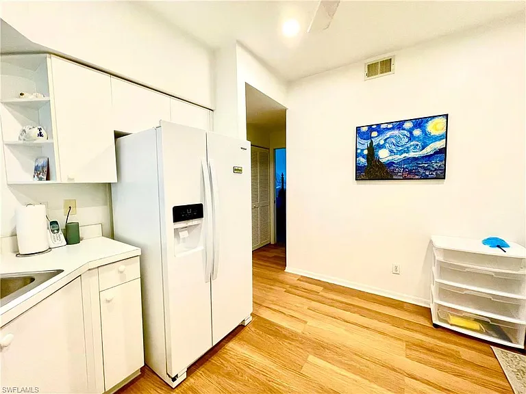 685 Windsor Sq #101 — Photo 36