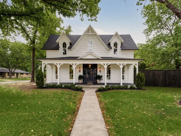 300 E Division St, Pilot Point, TX 76258