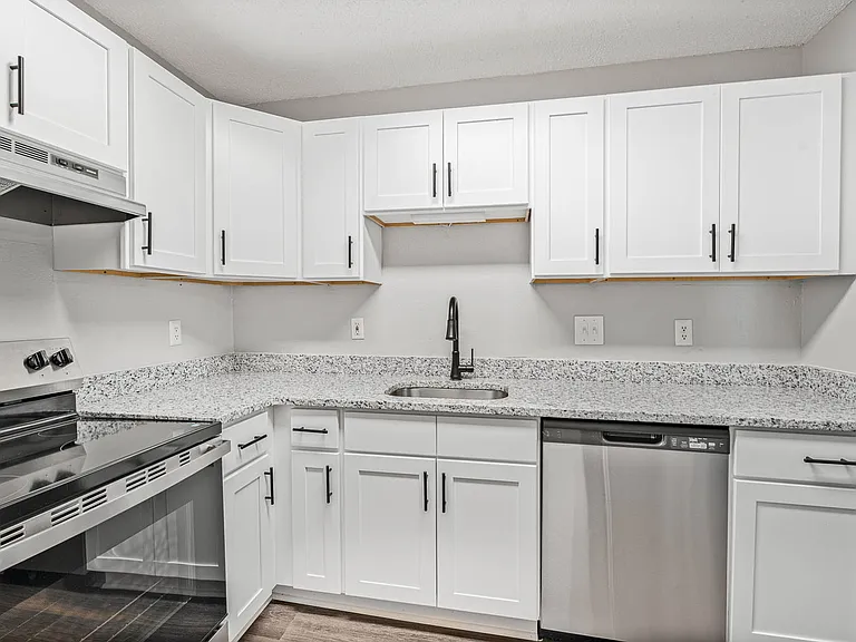 Rocky Creek Apartments — Photo 11