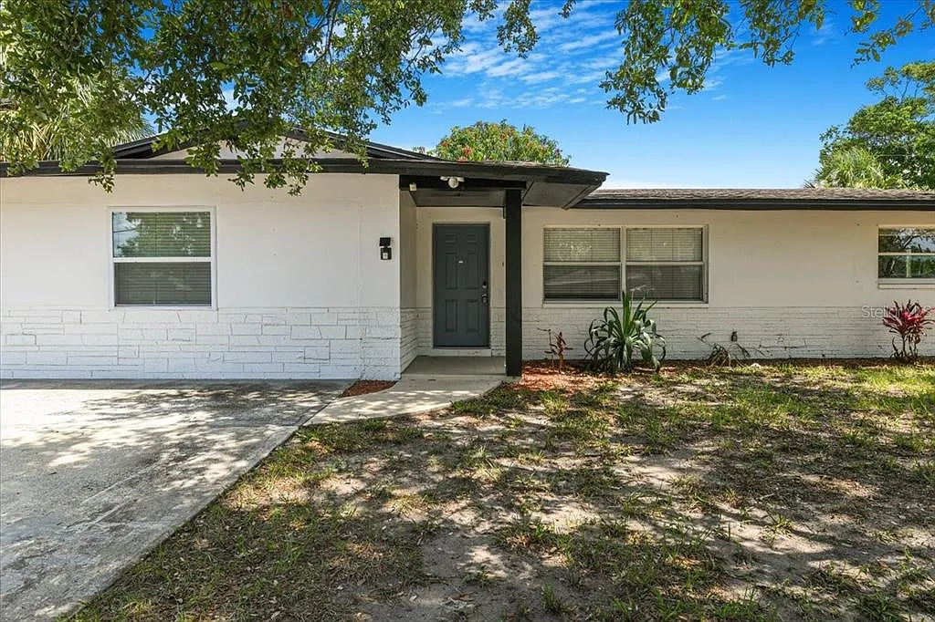4 bed, 2.0 bath, 1735 sqft, $3,000 — Photo 1