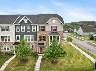 1032 Adair Ave, Valencia, PA 16059