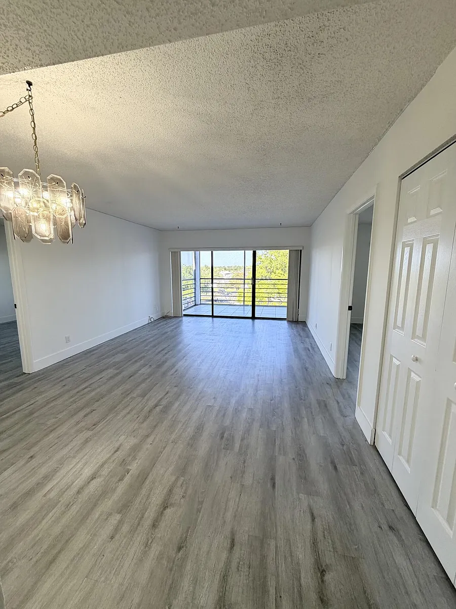 Building Photo - 9235 SW 8th St #512