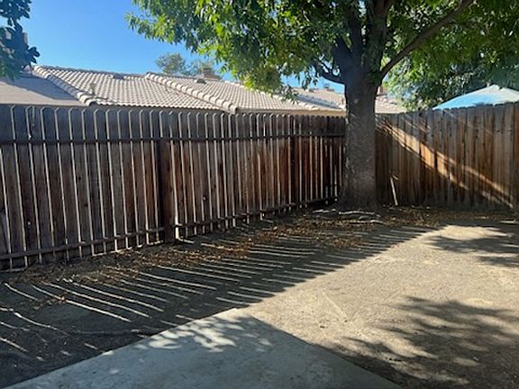 3rd image of 4424 White Ln #A