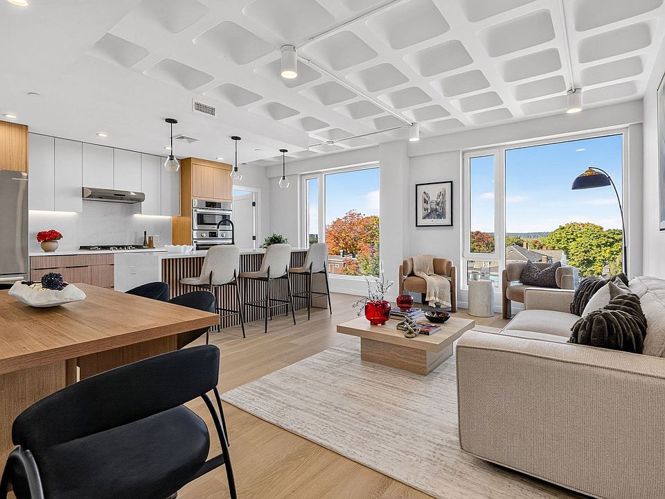 1st image of 125 Lowell St #603