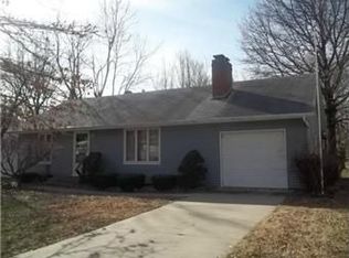 1305 NE 67th St, Gladstone, MO 64118
