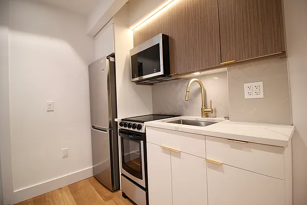 Rented by Hagstrom Management Inc | media 33