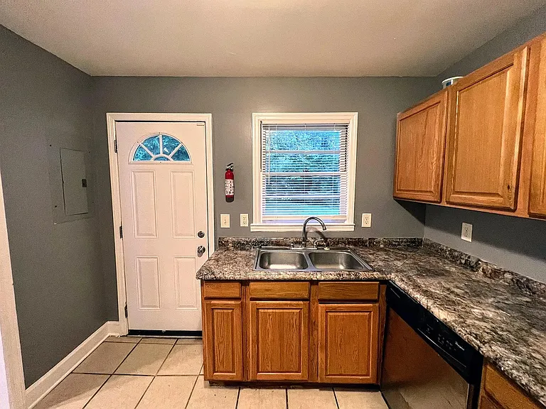 2884 Meadowview Dr SE — Photo 26