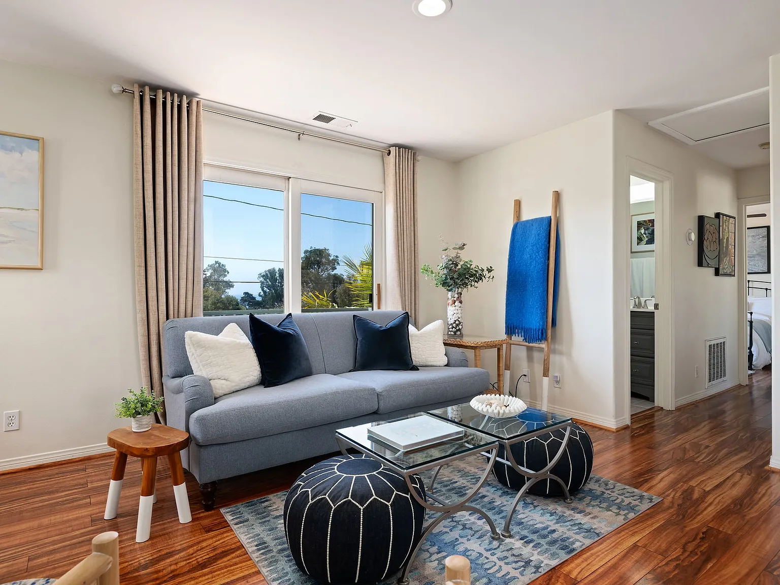 2 bed, 852 sqft, $6,600 — Photo 2