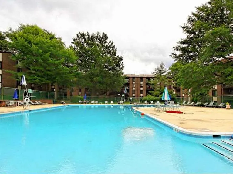 9800 Kingsbridge Dr #202 — Photo 19