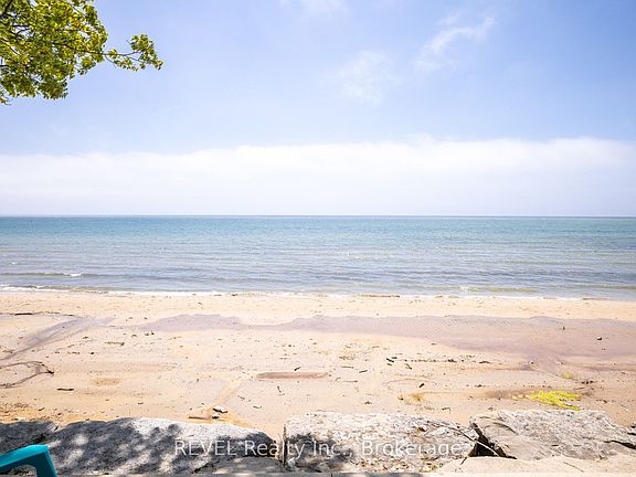 2nd image of 2133 Macdonald Dr