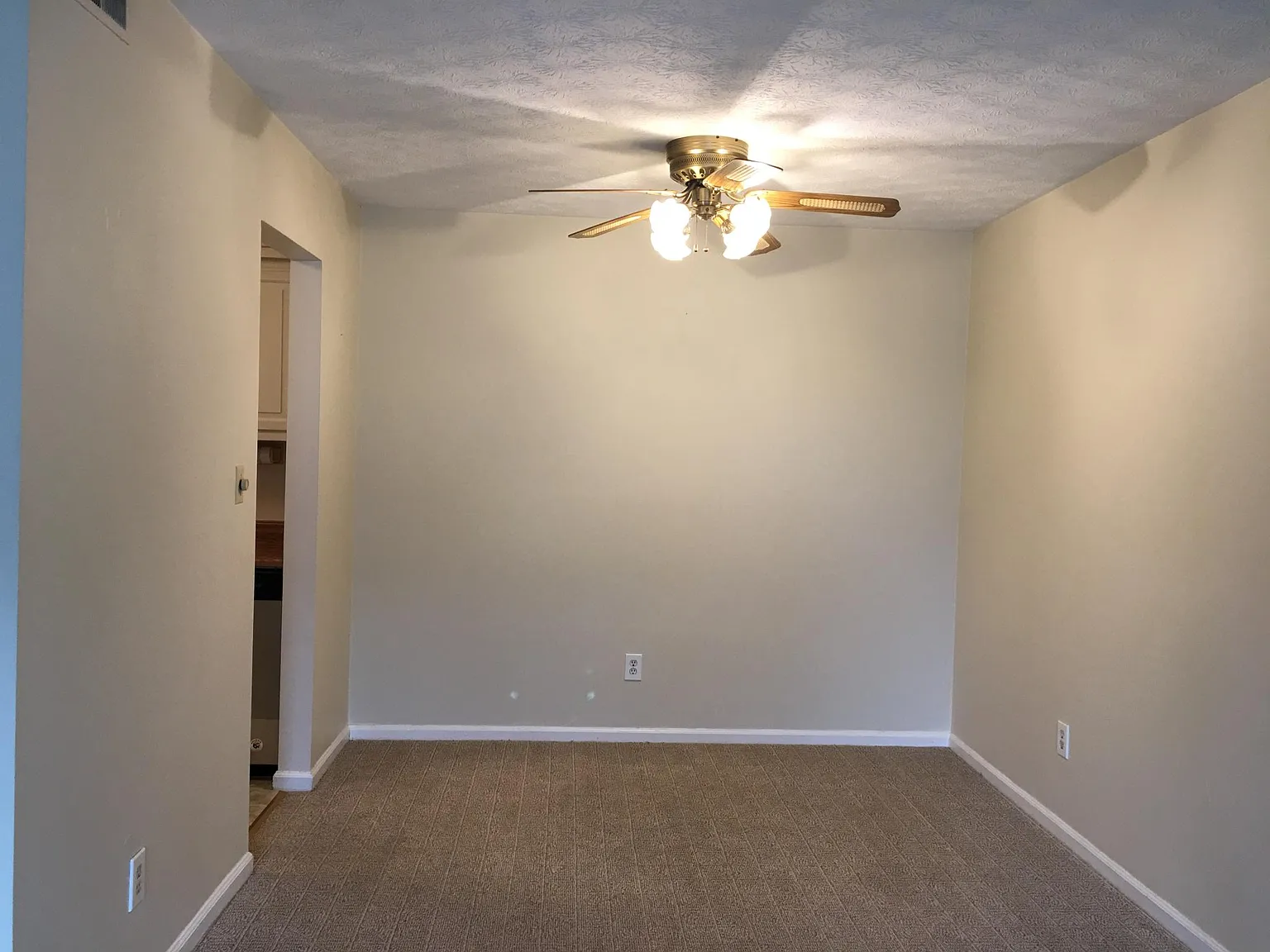 1520 Slade Ave — Photo 3
