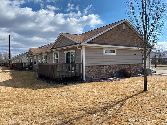 2nd image of 1319 Pinecrest Ln