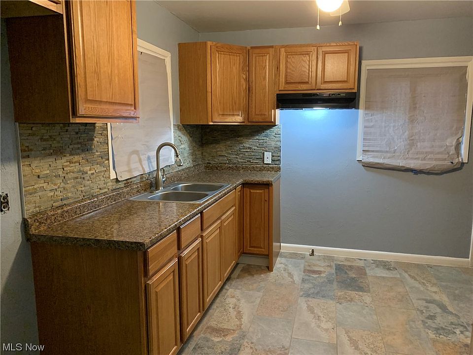 4609 Lee Rd, Cleveland, OH 44128 | Zillow