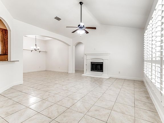 5th image of 1413 Lauren Creek Ln