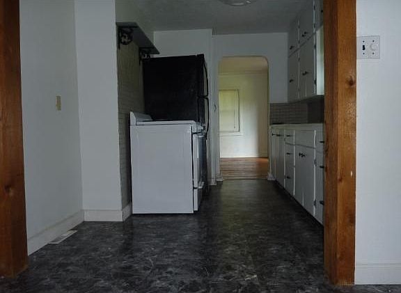 5th image of 905 3rd Ave NW