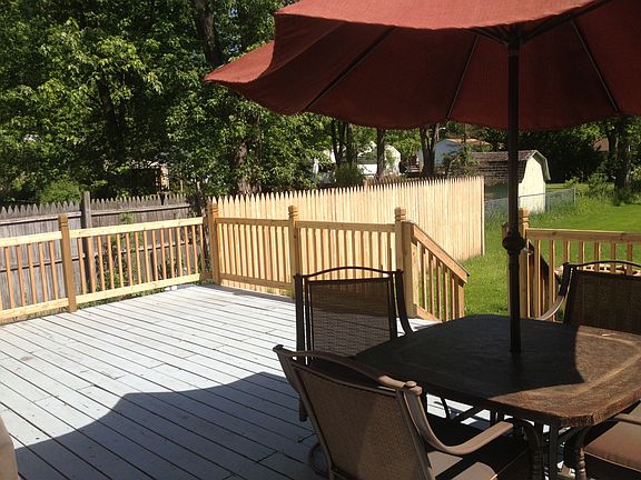Private deck/fenced dog yard