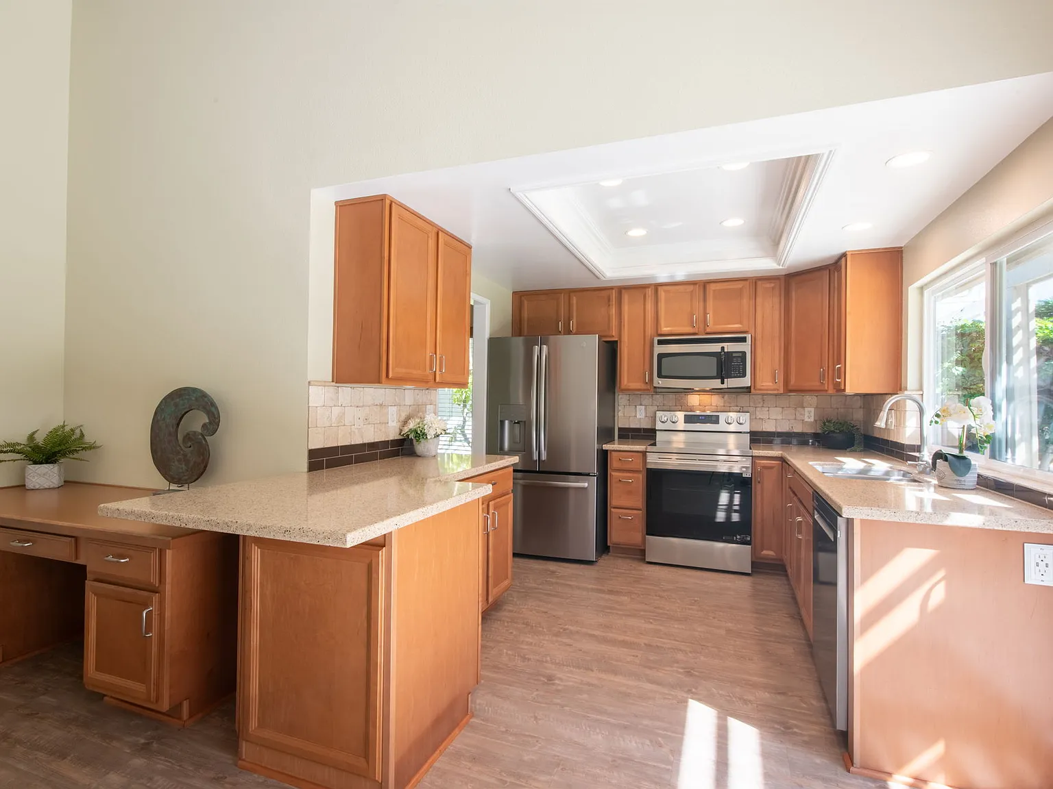 3 bed, 1419 sqft, $4,550 — Photo 3