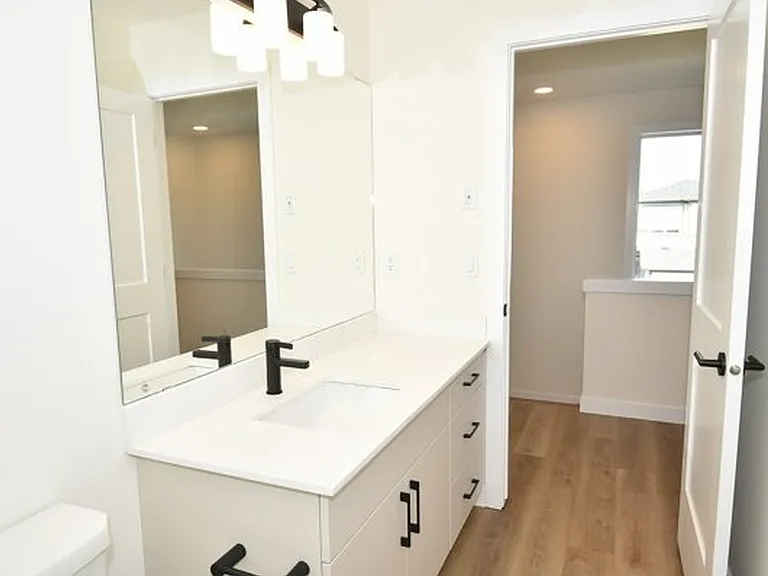 2133 5th Ave SW — Photo 26