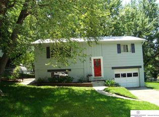 9711 Larimore Ave, Omaha, NE 68134