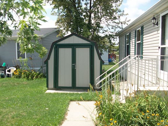 5th image of 23 Pine Dr W