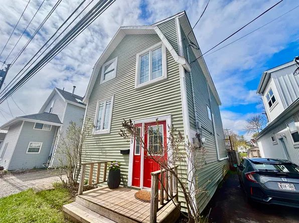 403 Queen St, Charlottetown, PE C1A 4E2