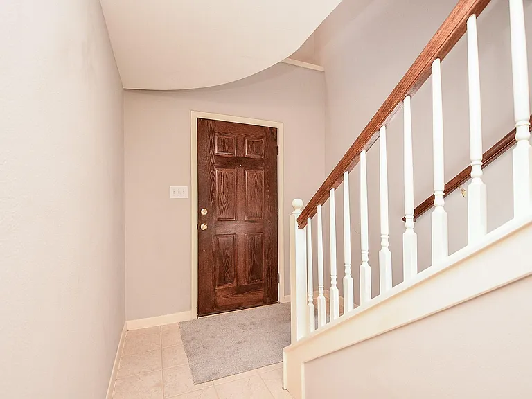 1813 Gillette St — Photo 2