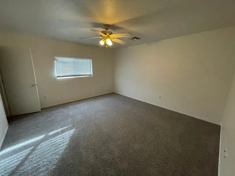 11755 W Corrine Dr — Photo 3