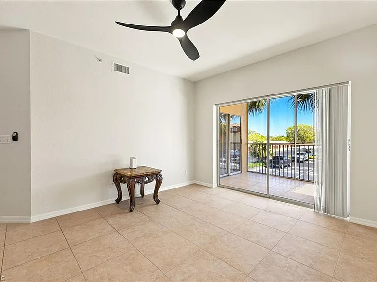 6401 Aragon Way #204 — Photo 4
