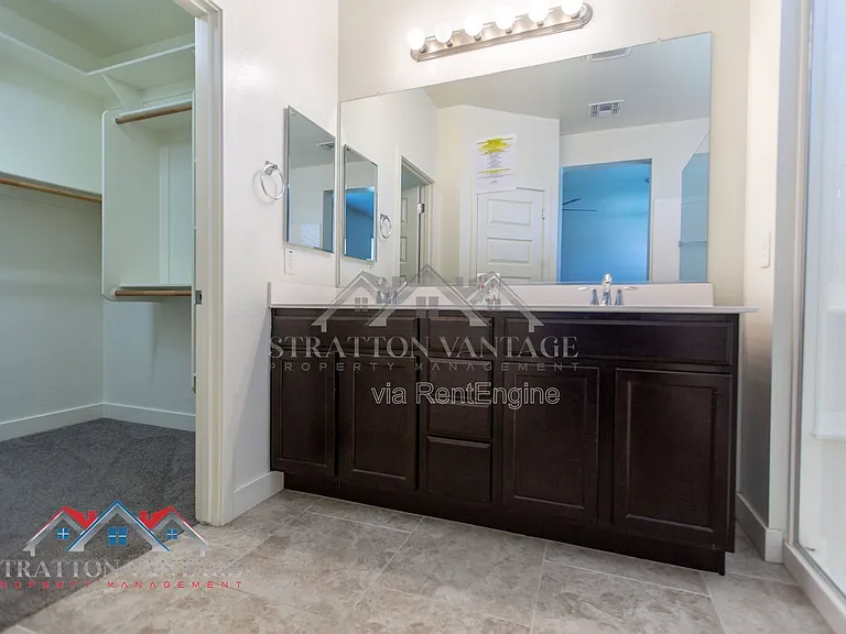16264 W Canterbury Dr — Photo 39