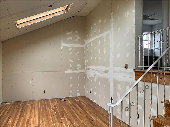 4th image of 6 Gregory Dr