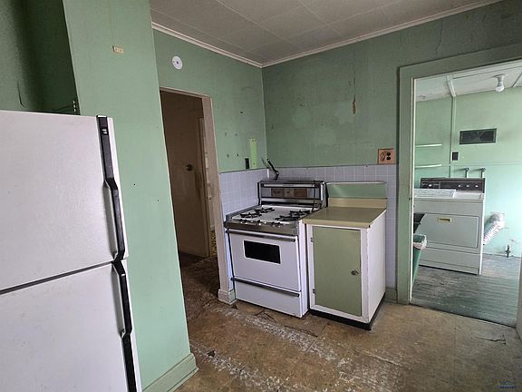 3rd image of 3017 W Omaha St