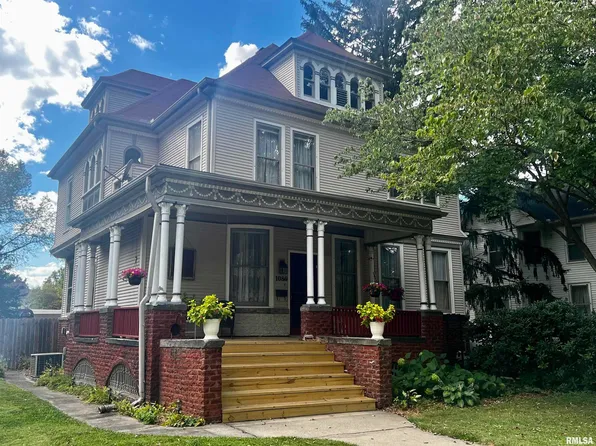 1086 N Cherry St, Galesburg, IL 61401