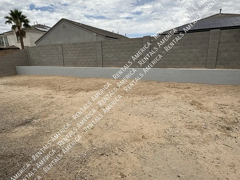 30044 W Avalon Dr — Photo 1
