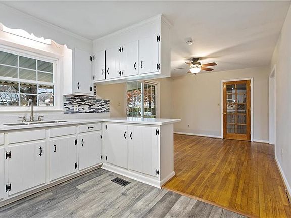3rd image of 319 Ronald Dr