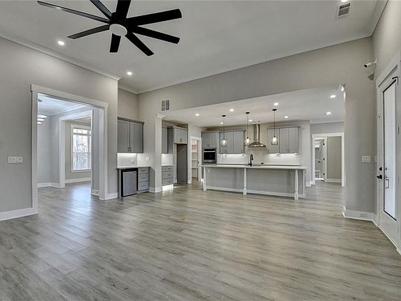 3rd image of 476 Christmas Tree Rd