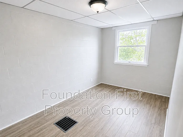 240 W High St #8 — Photo 8