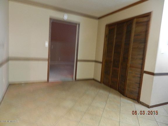 5th image of 2409 Crestwood Dr