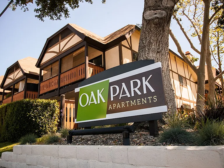Oak Park Apartments — Photo 2