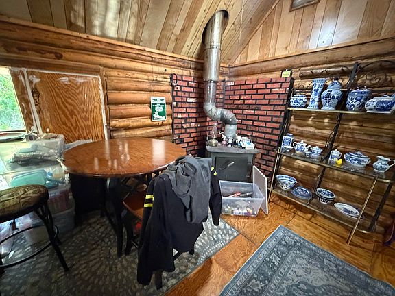 4th image of 1071 Bear Creek Rd
