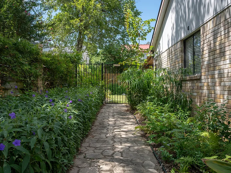11826 Carshalton Dr — Photo 26