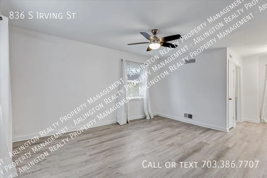 Building Photo - 836 S Irving St