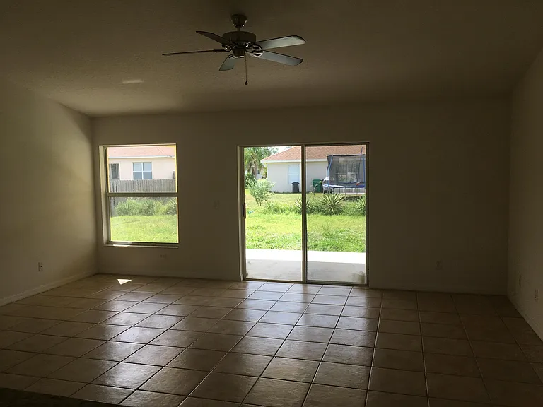 632 SW Granadeer St — Photo 5