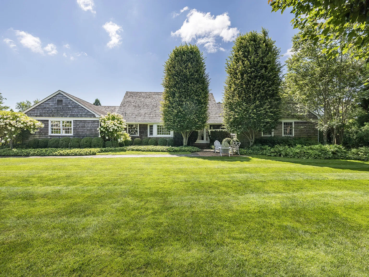 Exquisite Traditional on Further Lane — Photo 4